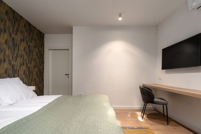 Image No.22-9 Bed Property for sale