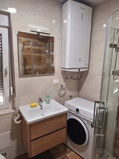 Image No.10-7 Bed Property for sale