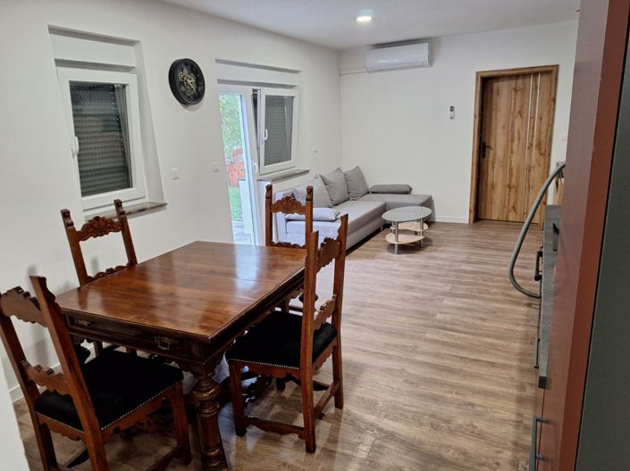 Image No.18-7 Bed Property for sale