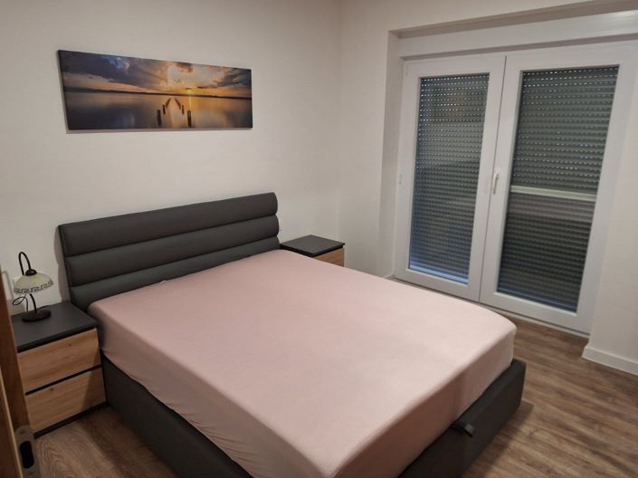 Image No.20-7 Bed Property for sale