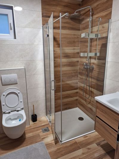 Image No.22-7 Bed Property for sale