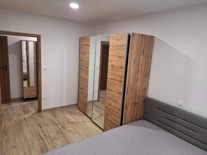 Image No.7-7 Bed Property for sale