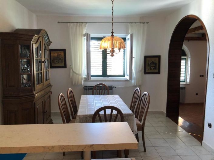 Image No.12-7 Bed Property for sale