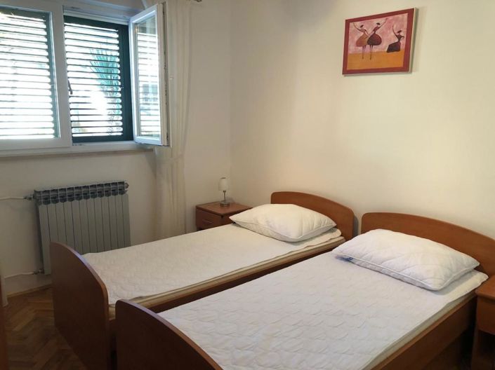 Image No.13-7 Bed Property for sale