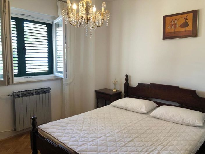 Image No.15-7 Bed Property for sale