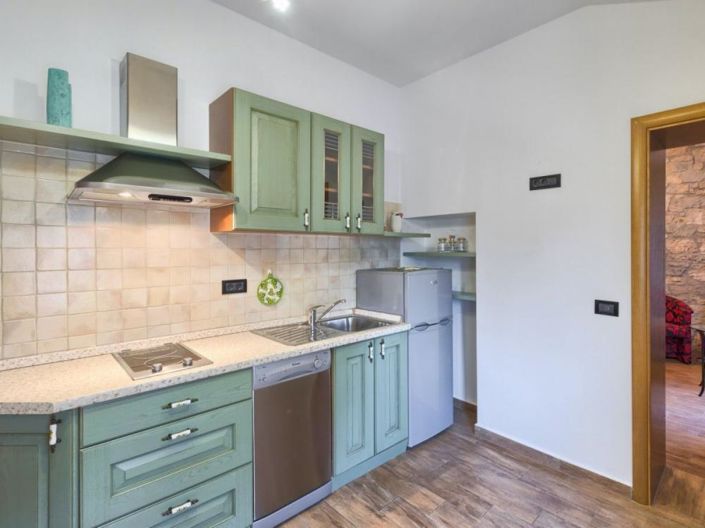 Image No.17-5 Bed Property for sale