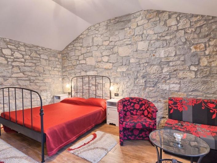 Image No.18-5 Bed Property for sale