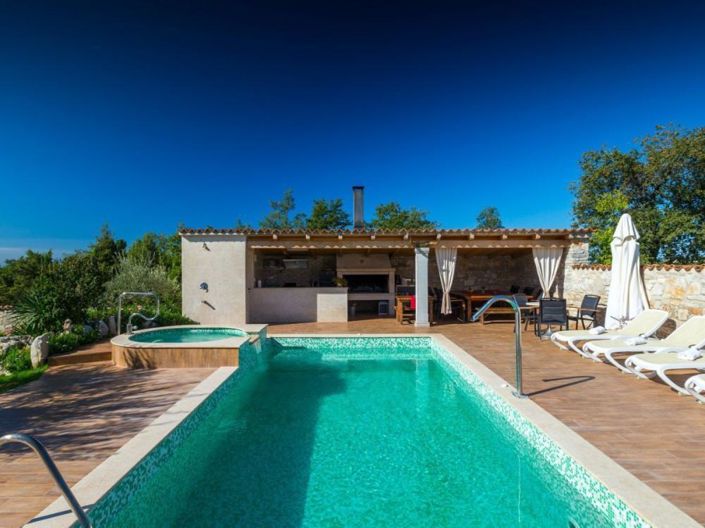 Image No.8-5 Bed Property for sale