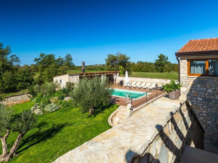 Image No.9-5 Bed Property for sale