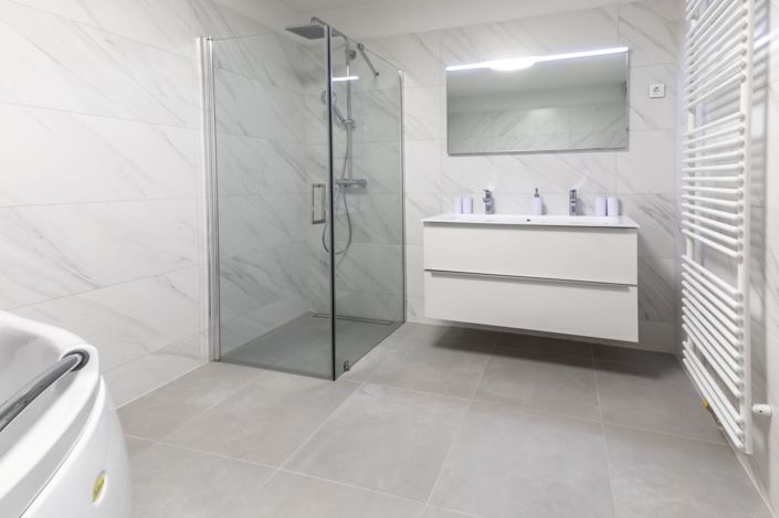 Image No.12-6 Bed Property for sale