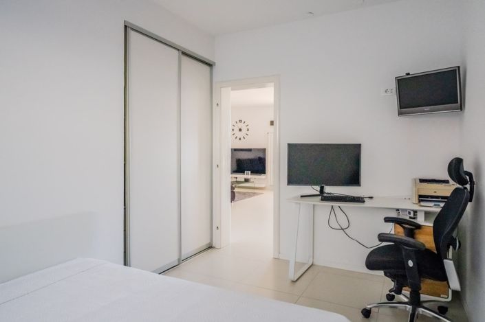 Image No.13-6 Bed Property for sale