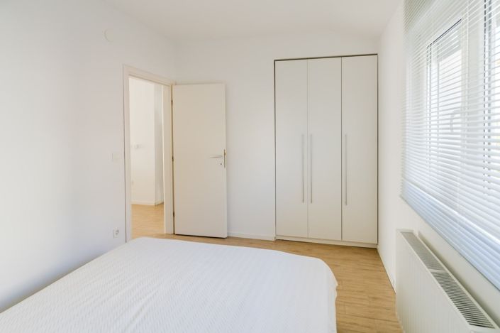 Image No.17-6 Bed Property for sale