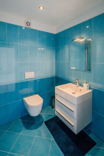 Image No.20-6 Bed Property for sale