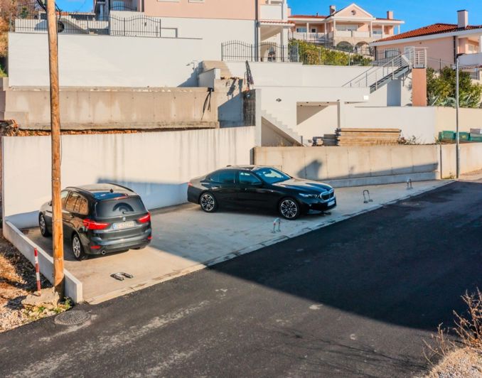 Image No.21-6 Bed Property for sale