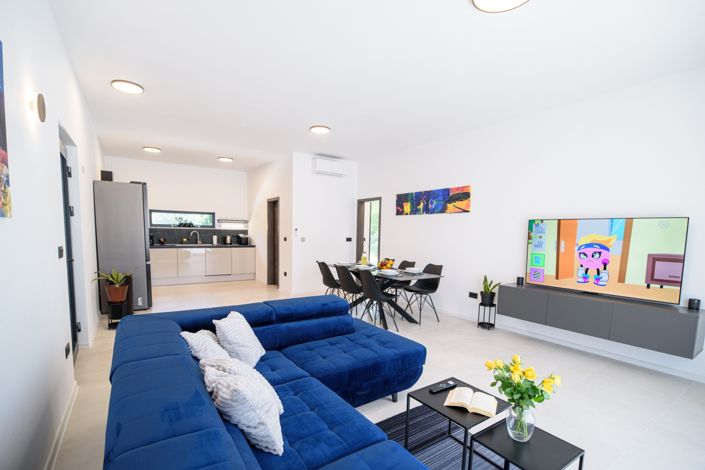 Image No.15-3 Bed Property for sale