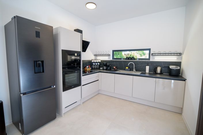 Image No.23-3 Bed Property for sale