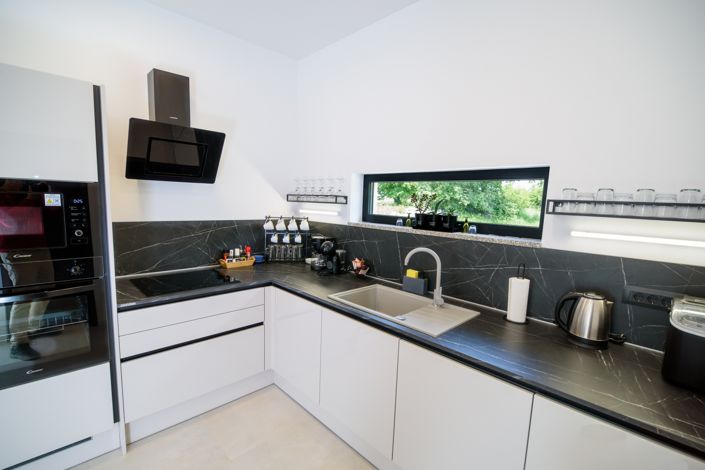 Image No.25-3 Bed Property for sale