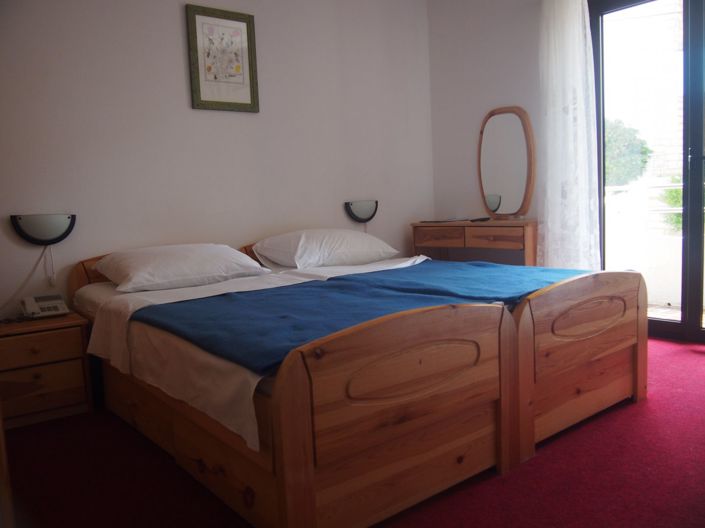 Image No.21-19 Bed Property for sale