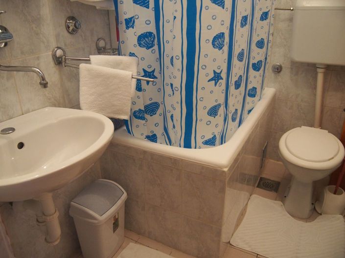 Image No.23-19 Bed Property for sale