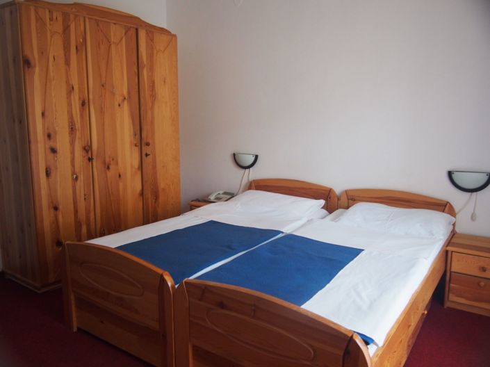 Image No.24-19 Bed Property for sale