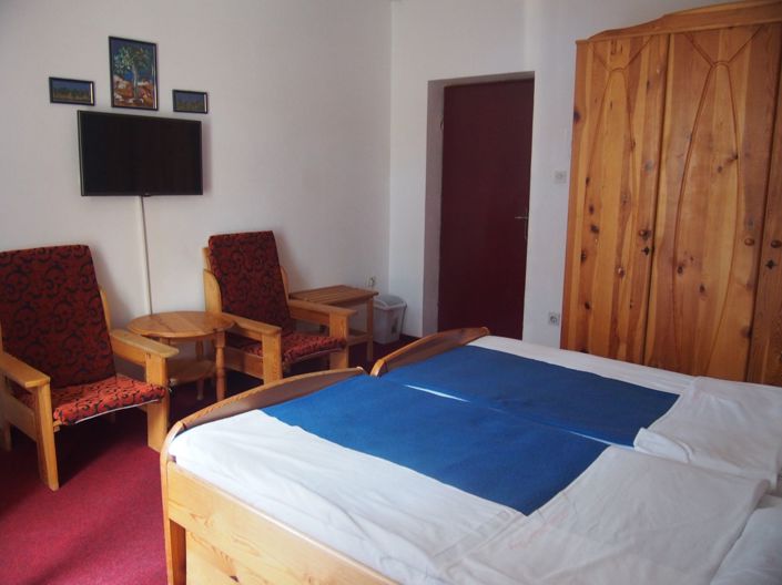 Image No.25-19 Bed Property for sale