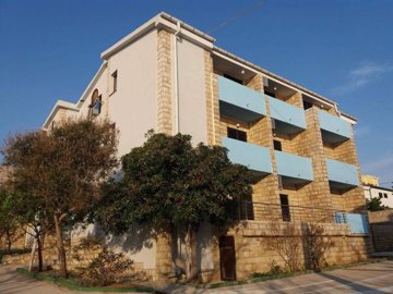 151978-574480