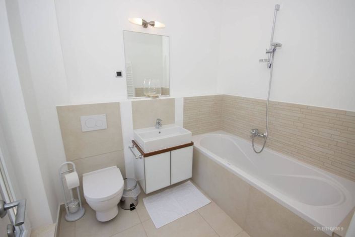 Image No.7-3 Bed Property for sale