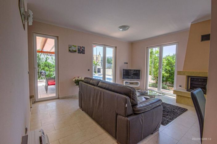 Image No.12-3 Bed Property for sale