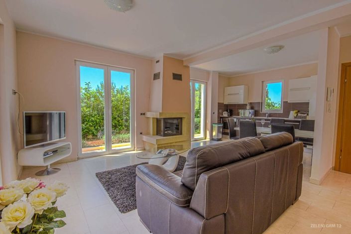 Image No.22-3 Bed Property for sale