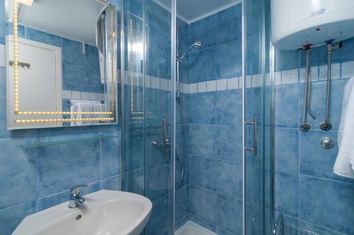 Image No.11-7 Bed Property for sale