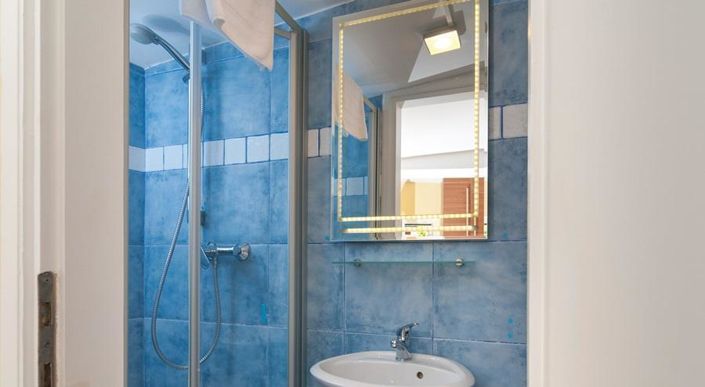 Image No.21-7 Bed Property for sale