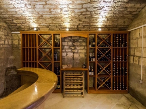 Image No.17-7 Bed Property for sale