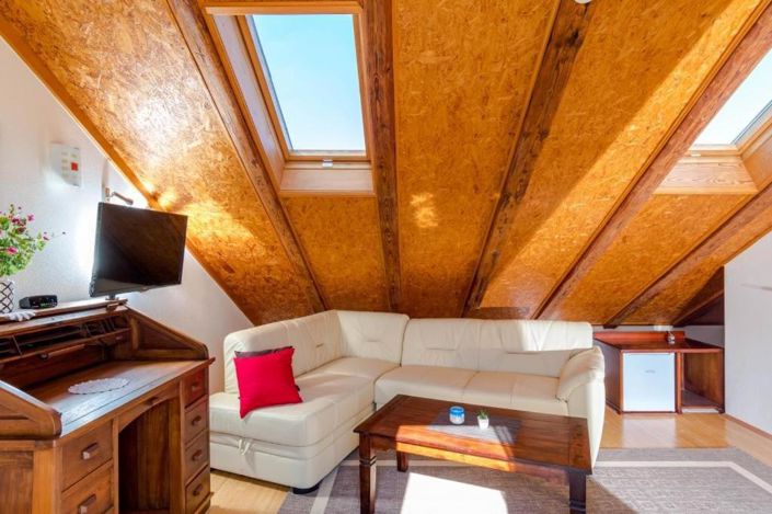 Image No.24-7 Bed Property for sale