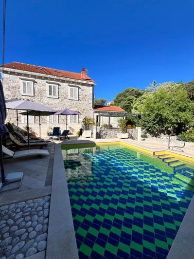 Image No.25-7 Bed Property for sale