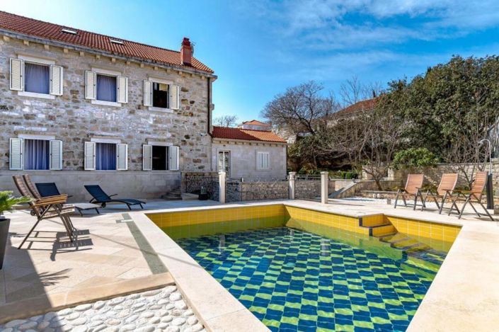 Image No.3-7 Bed Property for sale