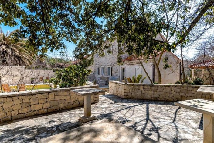 Image No.8-7 Bed Property for sale