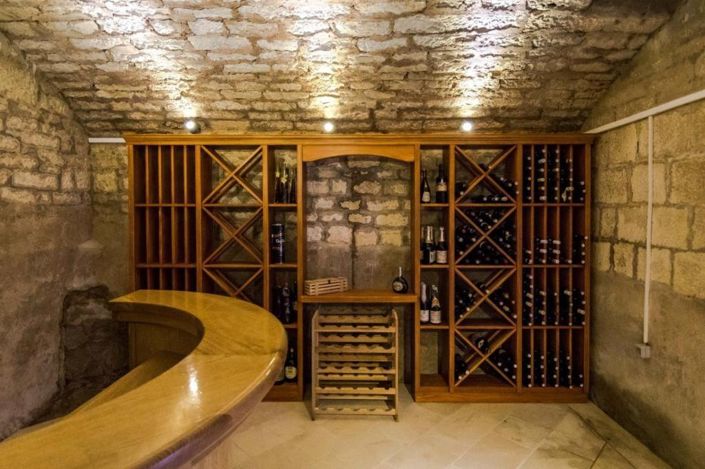 Image No.9-7 Bed Property for sale