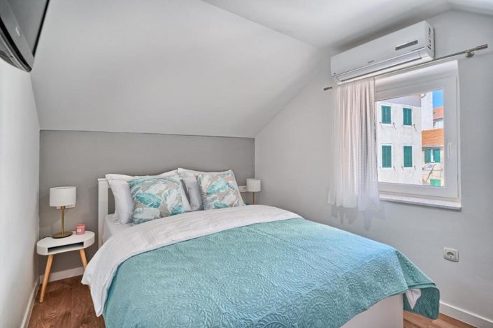 Image No.12-4 Bed Property for sale