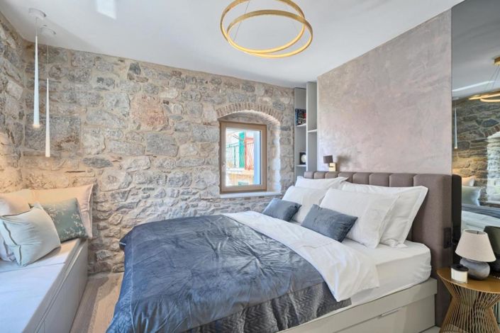 Image No.15-4 Bed Property for sale