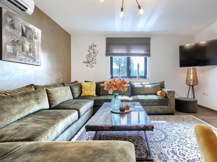 Image No.12-4 Bed Property for sale