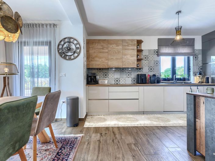 Image No.20-4 Bed Property for sale