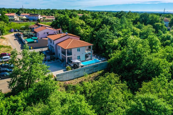 Image No.2-4 Bed Property for sale