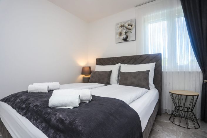 Image No.20-4 Bed Property for sale