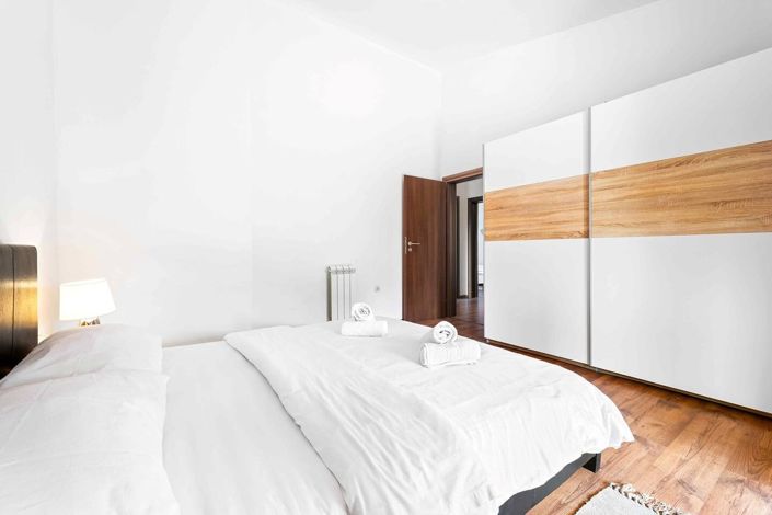 Image No.18-4 Bed Property for sale