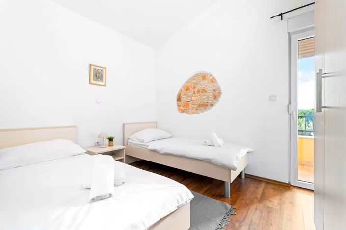 Image No.21-4 Bed Property for sale