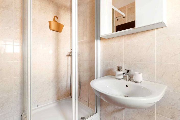 Image No.25-4 Bed Property for sale