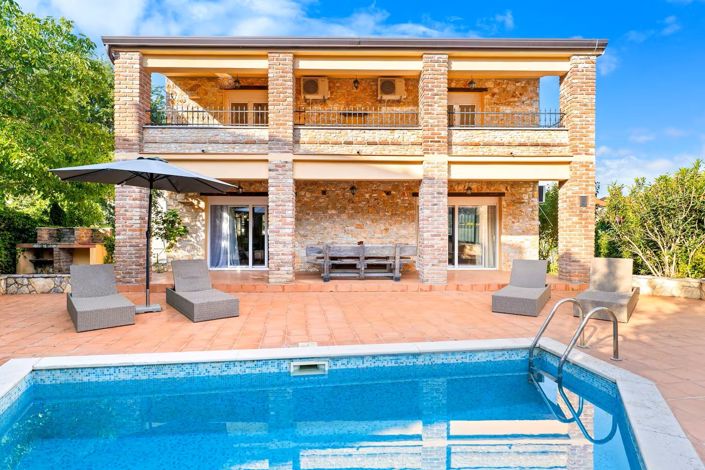 Image No.4-4 Bed Property for sale