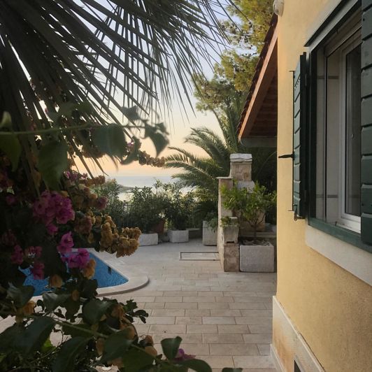 Image No.10-3 Bed Property for sale