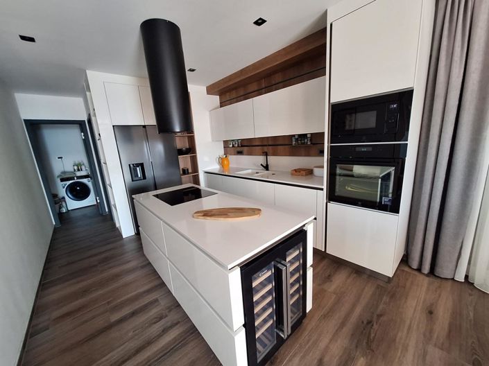 Image No.11-5 Bed Property for sale