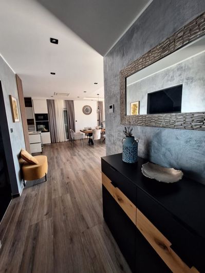 Image No.14-5 Bed Property for sale